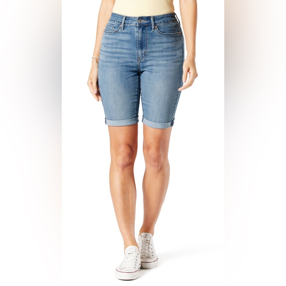 Levi Strauss Signature Mid Rise Bermuda Blue Jean Shorts! Size 14.